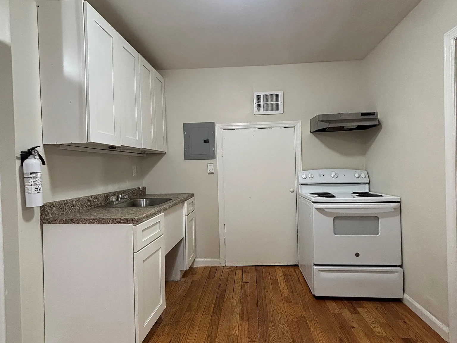 2 bed, 800 sqft, $1,800 — Photo 1