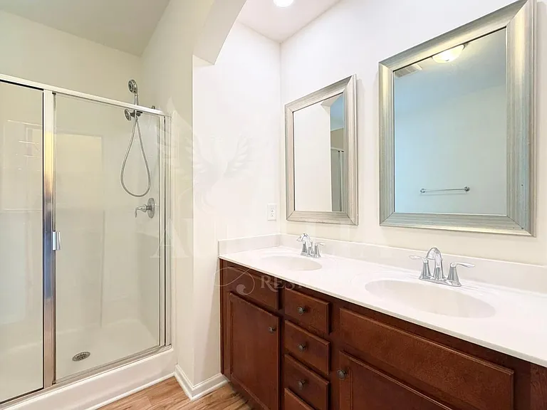 907 Saratoga Dr — Photo 13