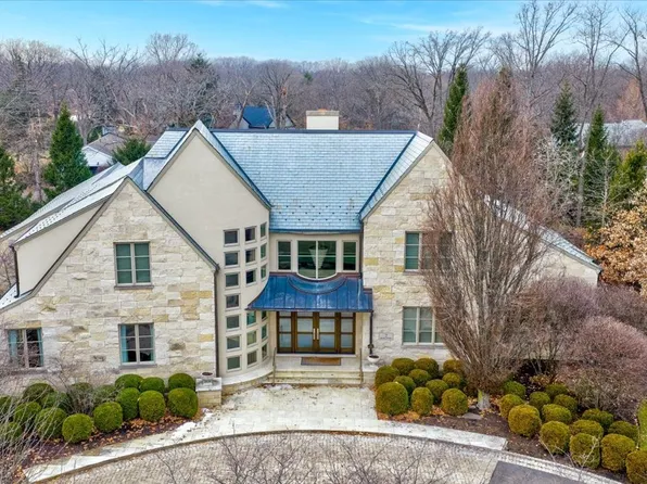 2 Bridlewood Rd, Northbrook, IL 60062