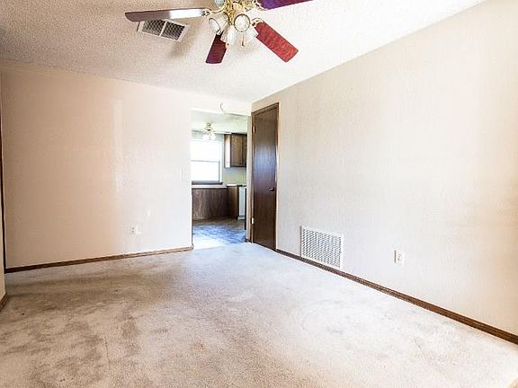 4th image of 711 N Ramblin Oaks Dr
