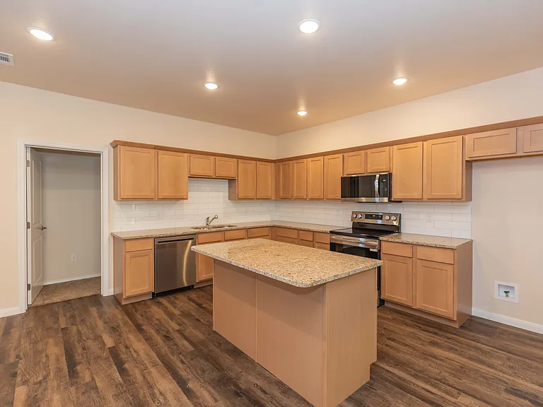 7516 Buck St — Photo 5