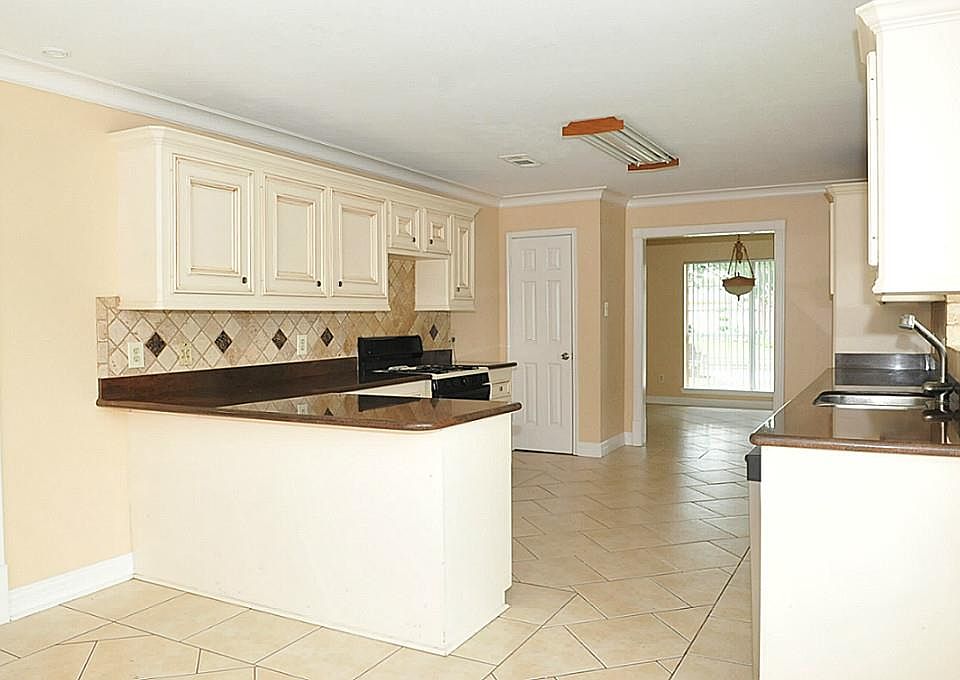 1st image of 11303 Olivewood Dr