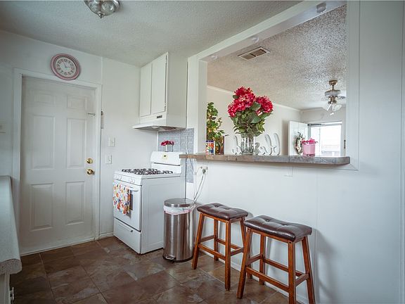 4th image of 1125 Woodlawn Dr