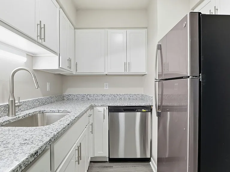 105 E Allen St #115 — Photo 3