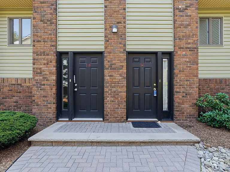 1 Coles Ave #1C — Photo 12