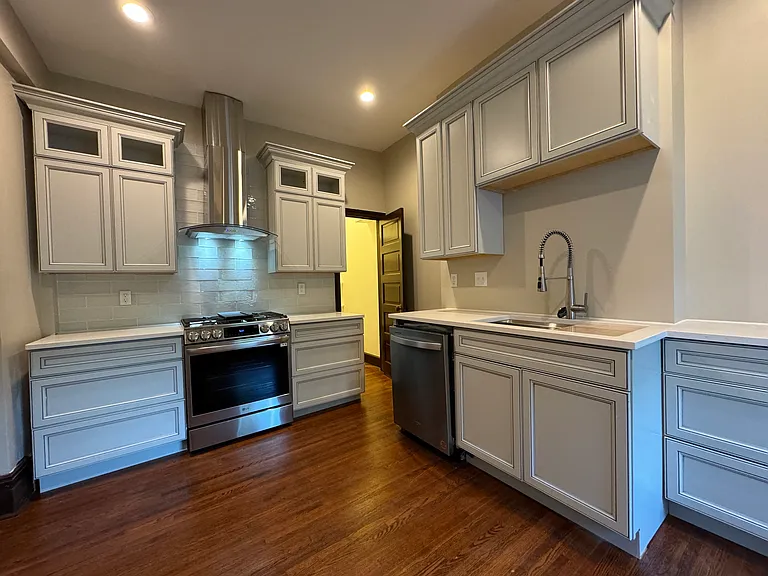 4230 Castleman Ave — Photo 3