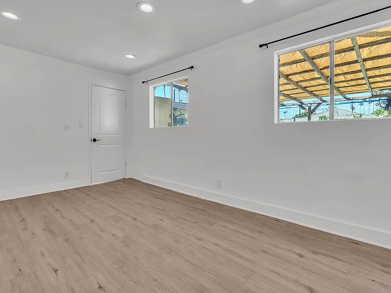 2819 Exposition Pl — Photo 23