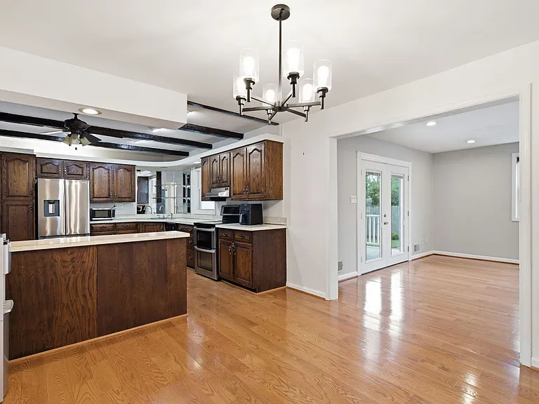 2521 Shanandale Dr — Photo 15