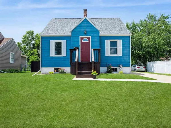 1160 Lincoln Dr, Marion, IA 52302