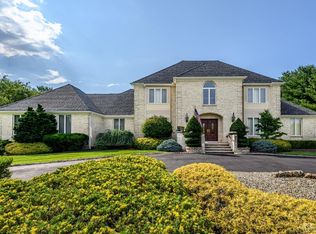 1 Taylor Lake Ct, Manalapan, NJ 07726
