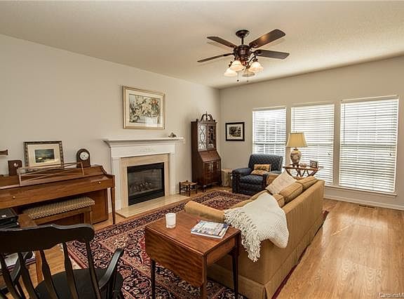 5th image of 8519 Fox Tail Ln