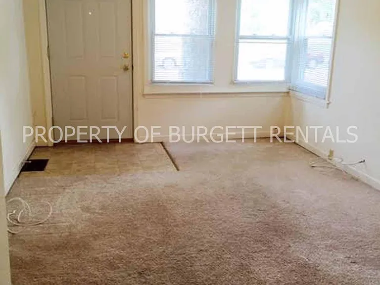 220 1/2 N Salisbury St — Photo 6