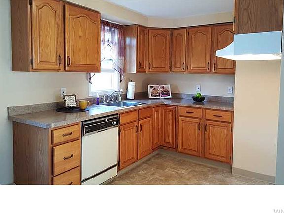 3rd image of 260 Chamberlin Dr