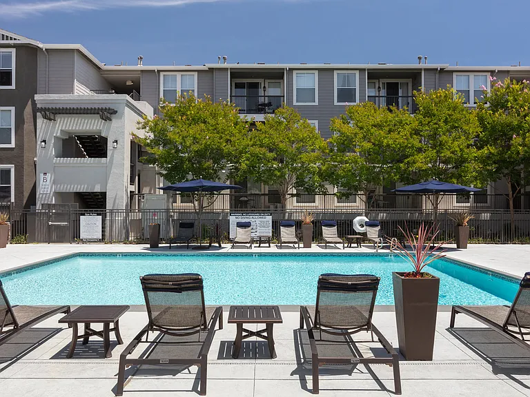 Montrachet Apartments — Photo 16