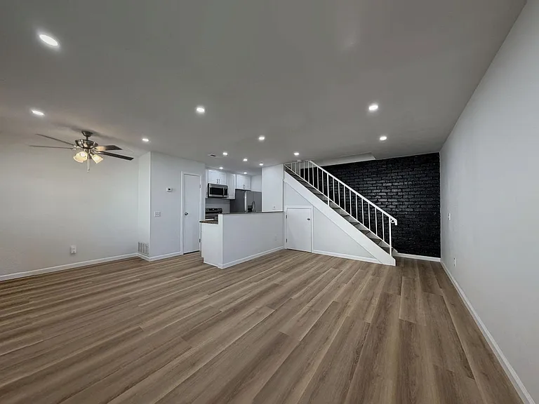 3532 Rainbow Ln — Photo 1