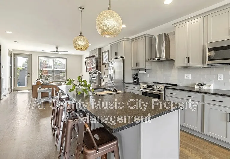 1507B 14th Ave N — Photo 2