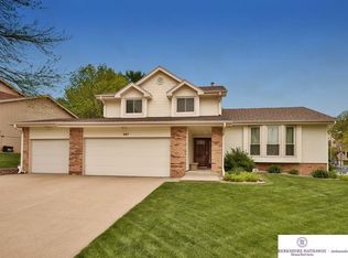 657 N 155th St, Omaha, NE 68154