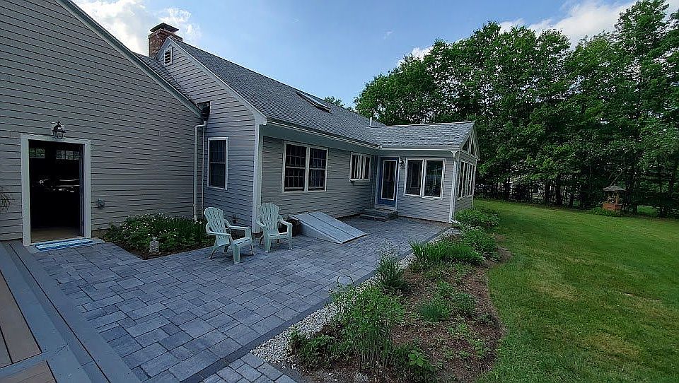 2nd image of 25 Hall Ct