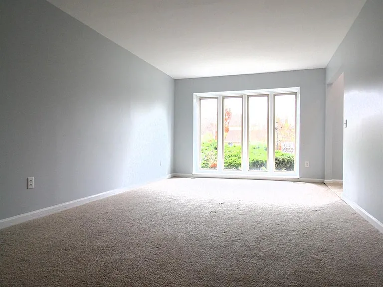 6895 Indian Creek Dr — Photo 4
