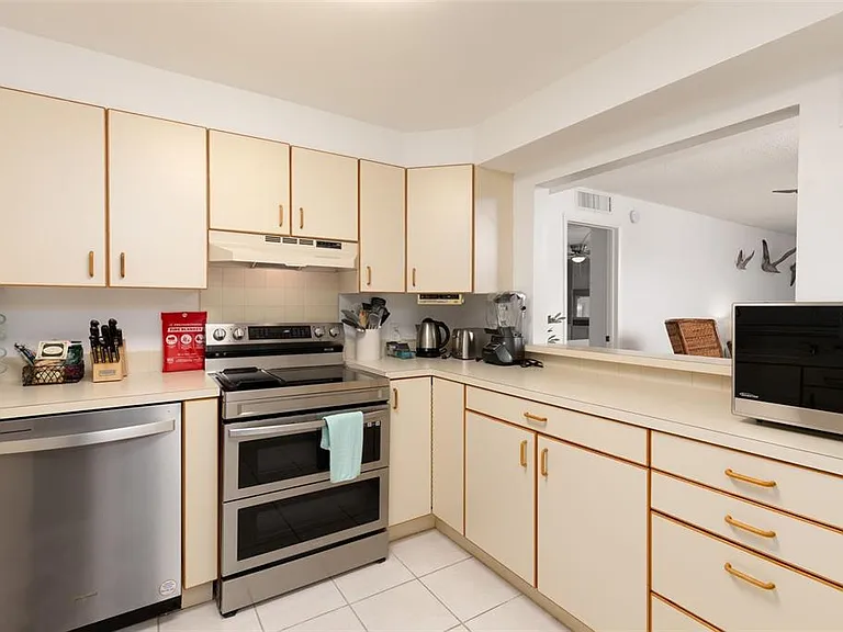 11000 Gulf Blvd #1002 — Photo 9