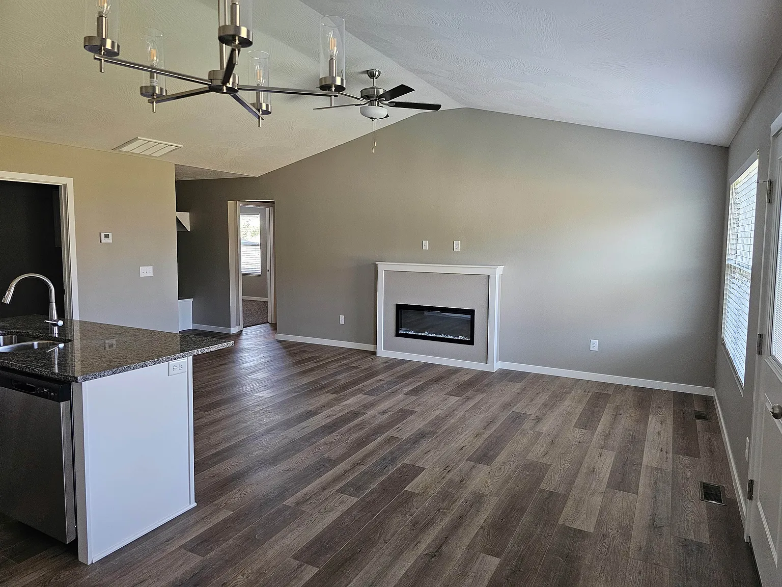4 bed, 1525 sqft, $1,975 — Photo 4