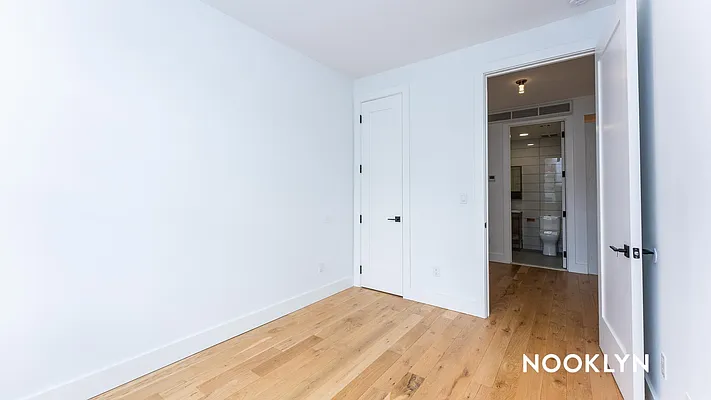 Rented by Nooklyn NYC LLC | media 19