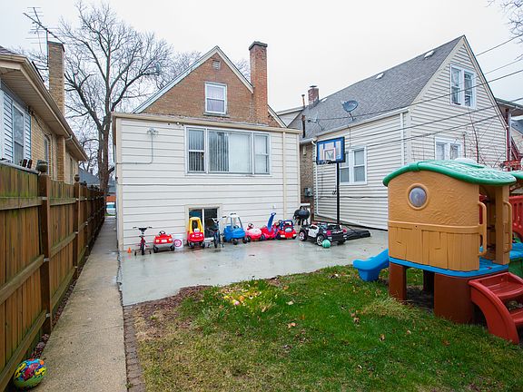 5th image of 2521 N Mont Clare Ave