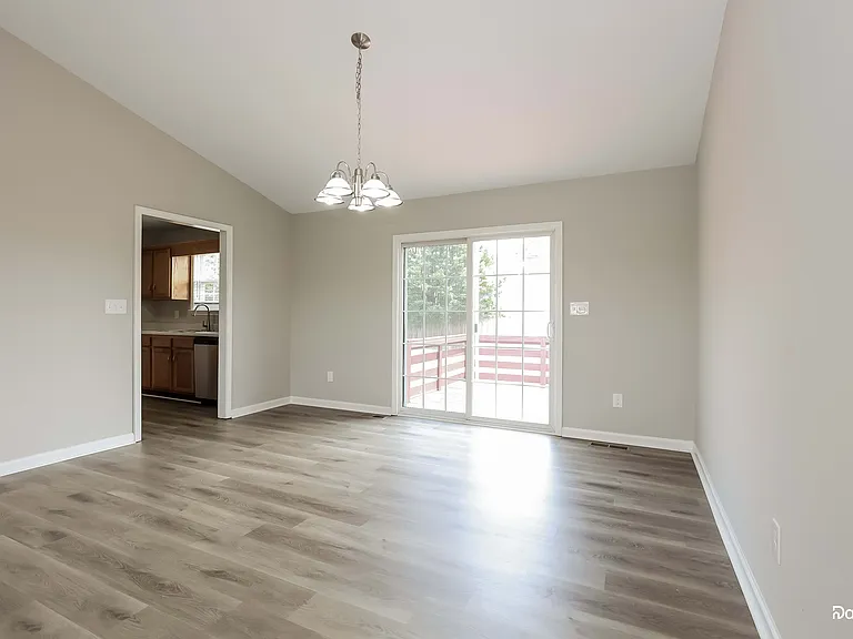 2104 Madison Ct — Photo 7