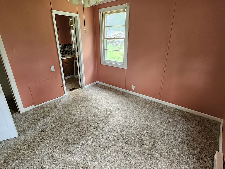 202 Hovis Rd — Photo 6