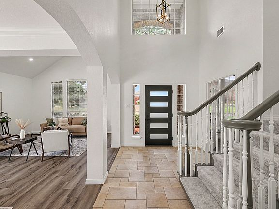 3rd image of 7904 Alderwood Pl