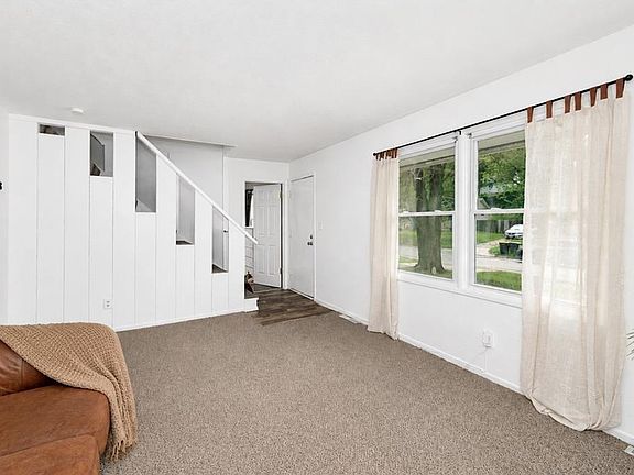 5th image of 7406 S Park Rd