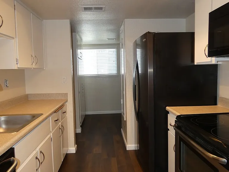 128 Arcadia Dr — Photo 4