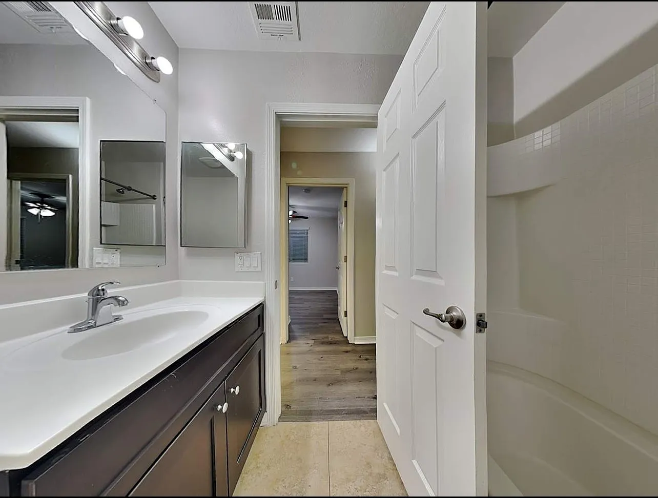 Refined and Spacious Residential Property — Photo 3