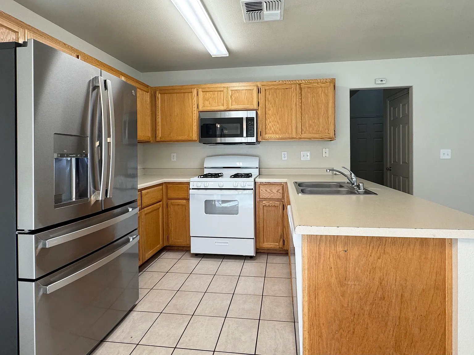 3 bed, 1167 sqft, $1,895 — Photo 2