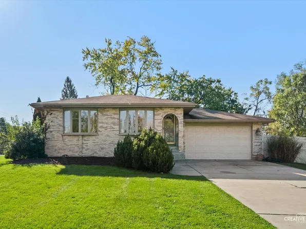 8300 S 84th Ct, Hickory Hills, IL 60457