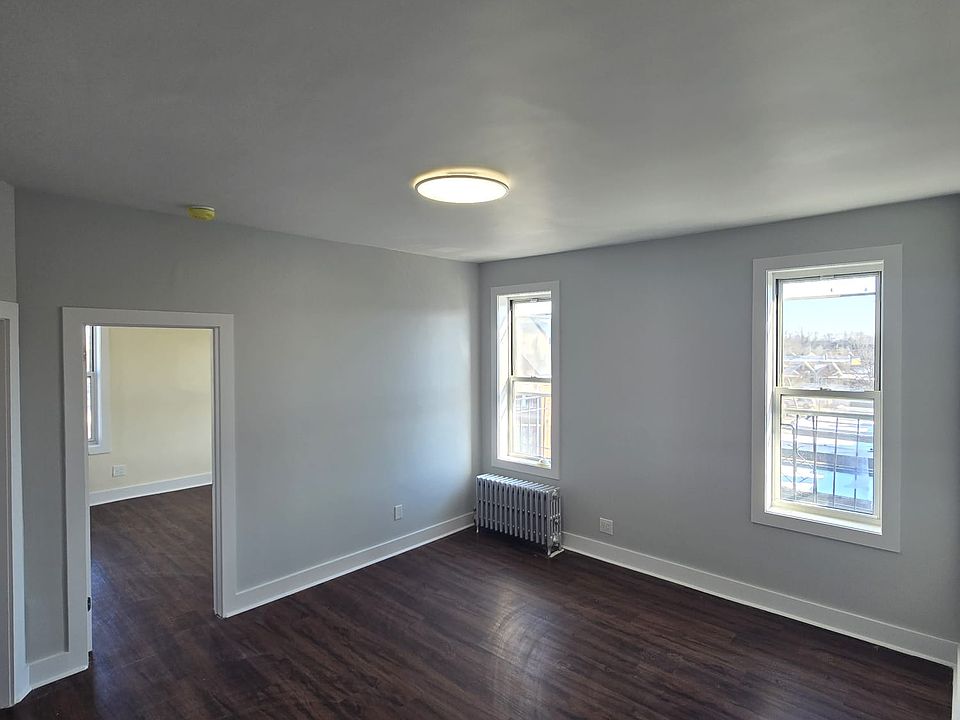 1st image of 2856 48th St APT 3R