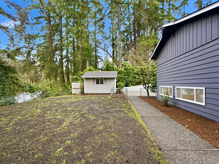10627 SE 18th St — Photo 23