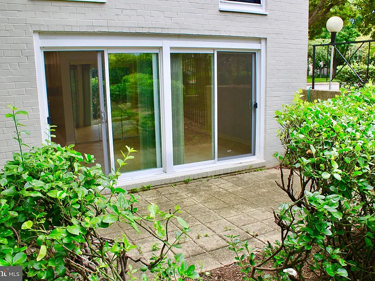 46 G St SW #B — Photo 12