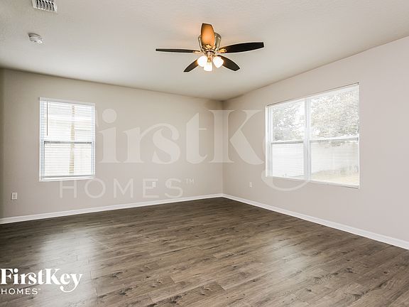 3rd image of 165 Tracy Cir