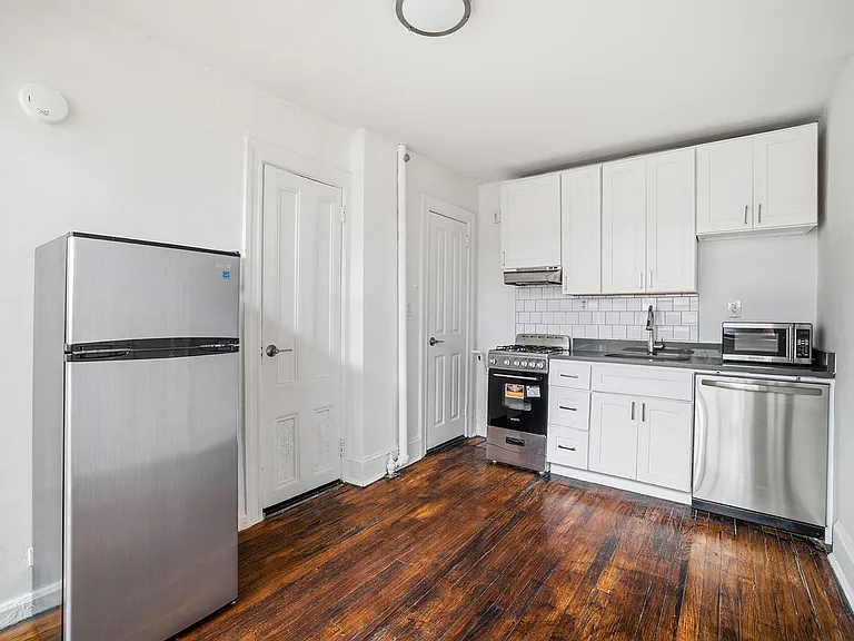 213 W 13th St #5C — Photo 7