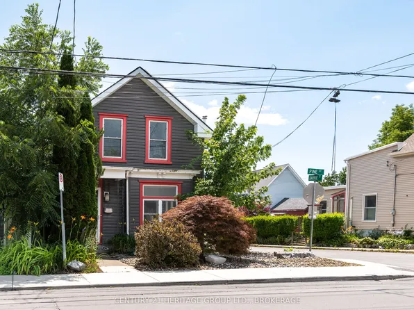 18 Pine St, Kingston, ON K7K 1W1