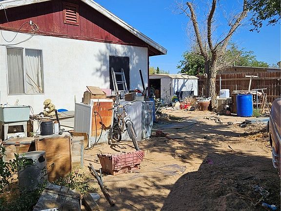 2nd image of 18652 Bellflower St