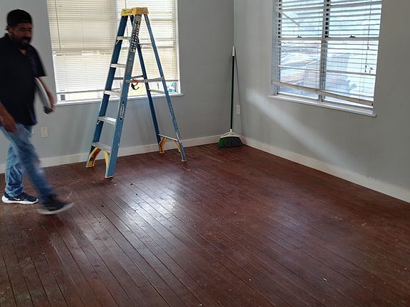 4th image of 903 S Virginia Ave