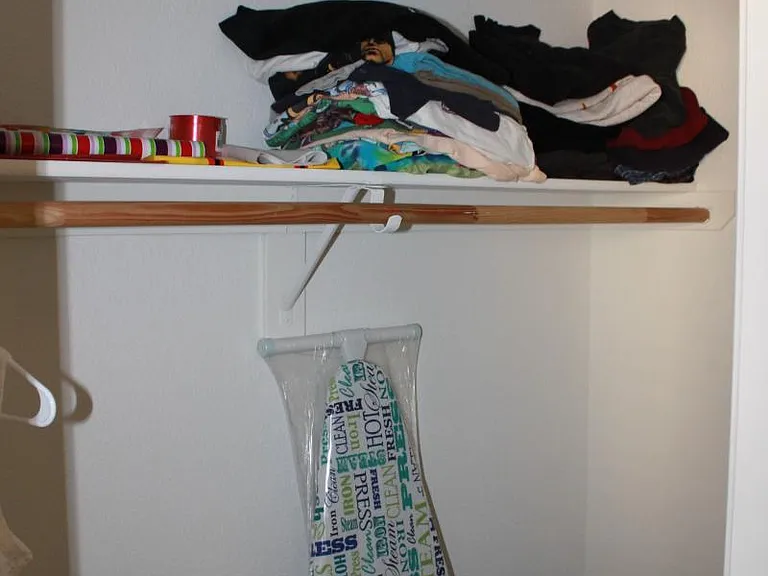 2nd bedroom Closet