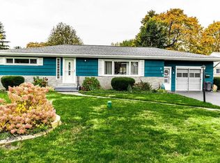 207 Sandra Dr, North Syracuse, NY 13212