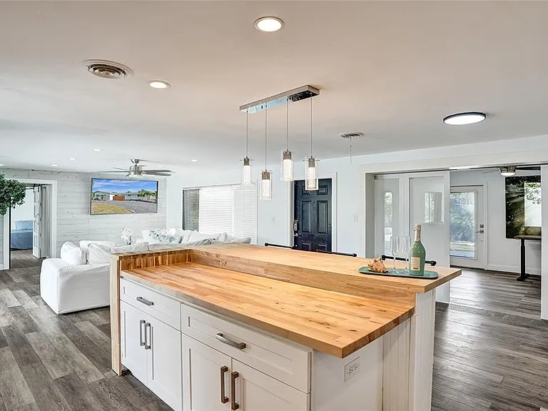 1710 SW 6th Ave — Photo 11