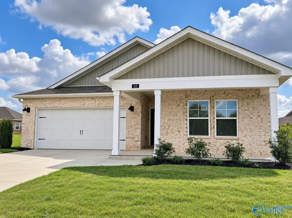 105 Meadow Path Dr, Meridianville, AL 35759
