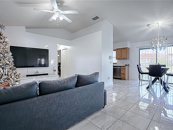 4th image of 1680 Bavon Dr