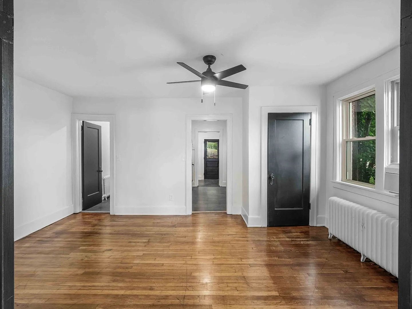 Available For Late August! Don't Miss Out On This Updated 1-Bedroom In Crafton! — Photo 4