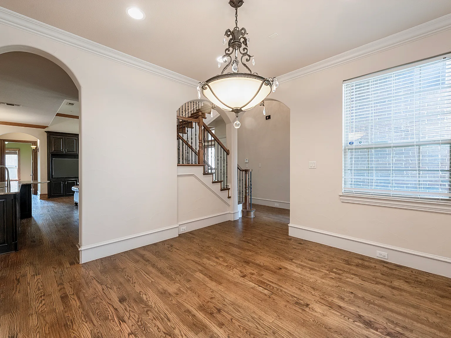 4 bed, 3.5 bath, 3390 sqft, $4,200 — Photo 4